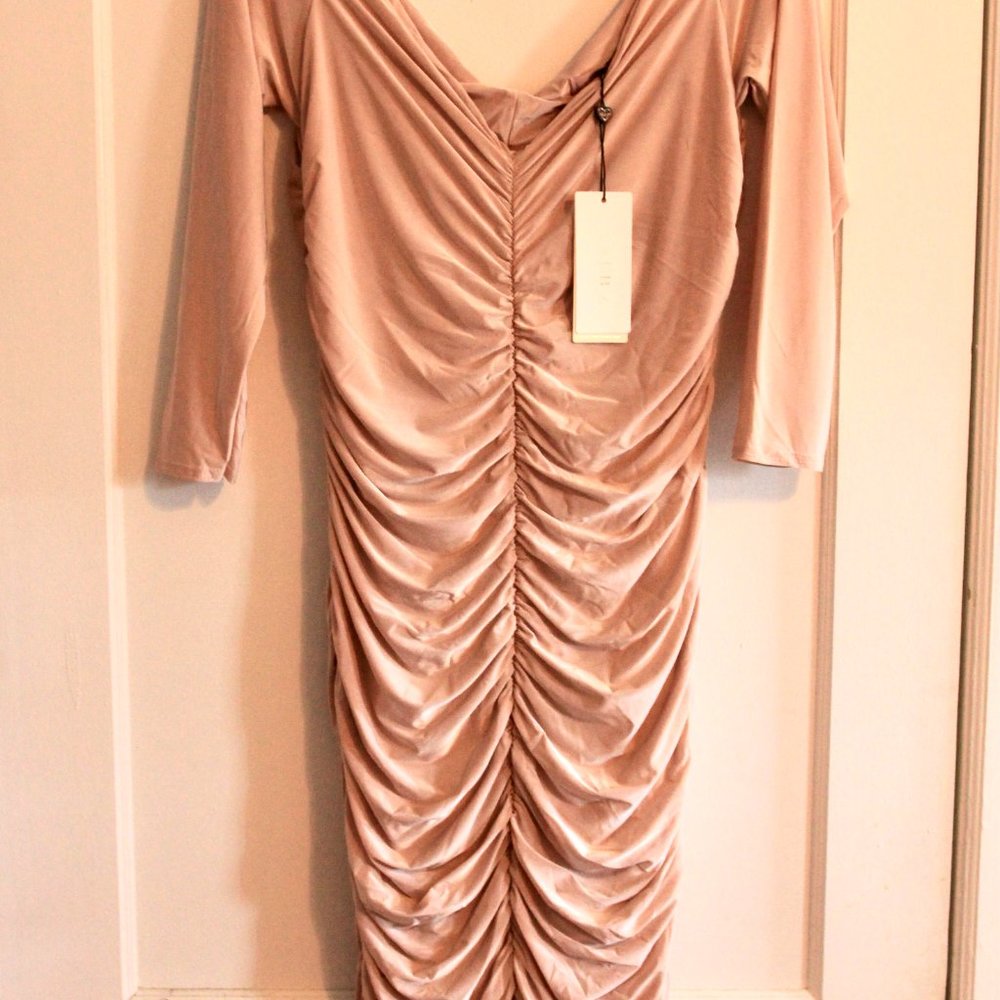 Club L London Plus sweetheart ruched midi dress - Picture 3 of 6